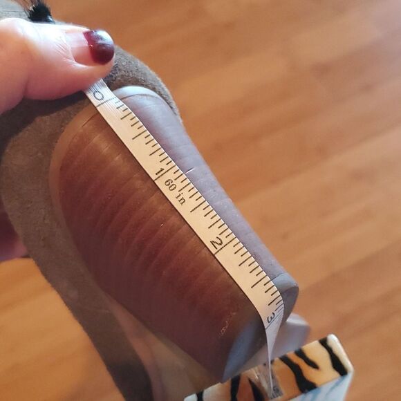 J CREW Booties, Suede Made in Brazil, Pre loved! Kahki Green, Size 6. - Picture 9 of 10